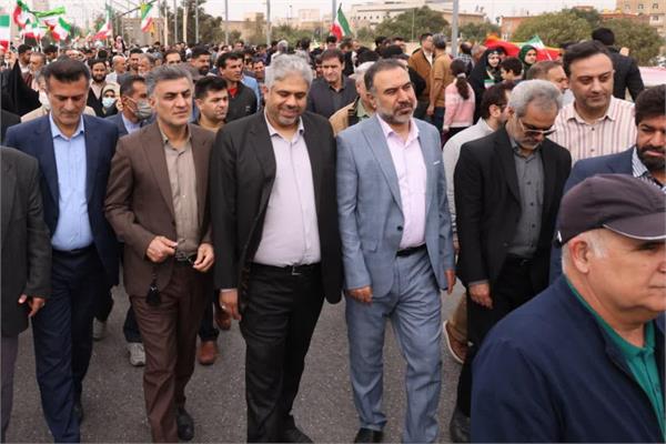 حضور دکتر افشین حاتمی سرپرست شرکت آب و فاضلاب خوزستان به همراه معاونین؛ مدیران و کارکنان شرکت در راهپیمایی یوم الله ۲۲ بهمن